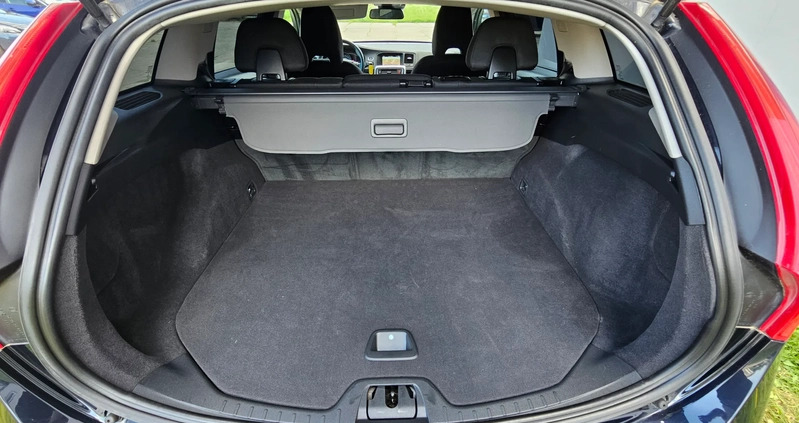 Volvo V60 cena 56000 przebieg: 192000, rok produkcji 2017 z Garwolin małe 326